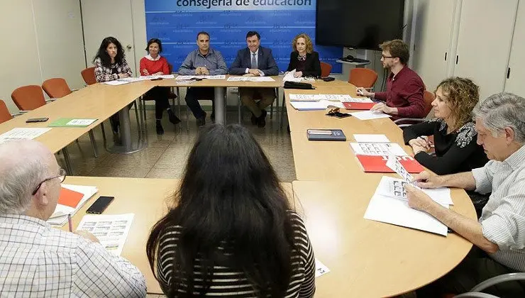 Reuni&oacute;n entre el consejero de Educaci&oacute;n y los sindicatos