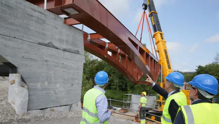 Las autoridades han visitado las obras del puente de Golbardo