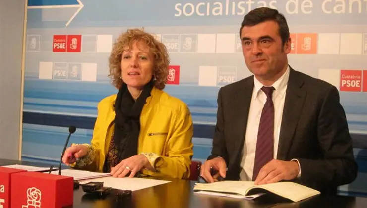 La vicepresidenta, Eva D&iacute;az Tezanos, y Ricardo Cort&eacute;s en una fotograf&iacute;a de archivo