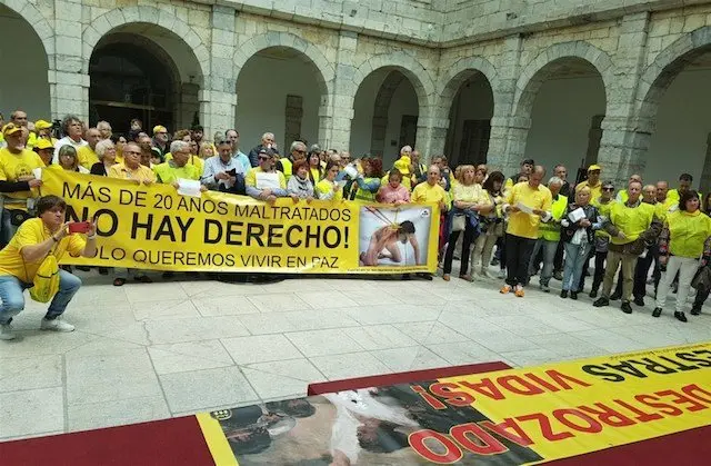 AMA concluye la 'Ruta de los Inocentes' en el Parlamento