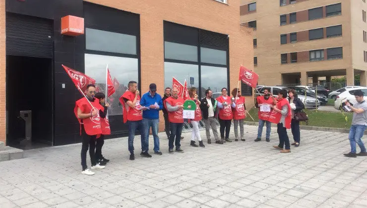 Protesta frente a uno de los contact center del Grupo Pitma