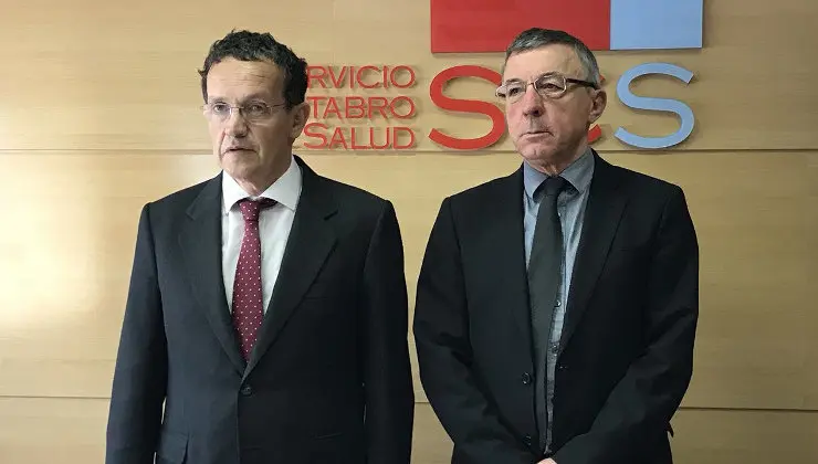 El subdirector de Gesti&oacute;n Econ&oacute;mica, Javier Gonz&aacute;lez, y el gerente del Servicio C&aacute;ntabro de Salud, Juli&aacute;n P&eacute;rez Gil