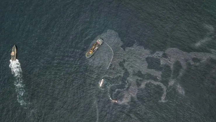 Imagen a&eacute;rea del vertido de fuel