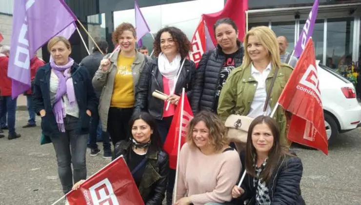 Ocho de las nueve de AON Mobile despedidas