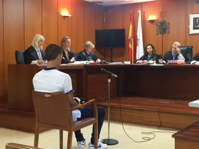 Acusado de apu&ntilde;alar a madre y padrastro de su novia