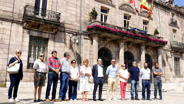 Minuto de silencio en Torrelavega