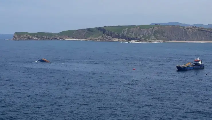 Draga hundida en Suances