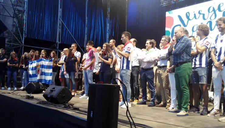 Los jugadores de la Gimn&aacute;stica han sido los encargados del preg&oacute;n. Foto: edc