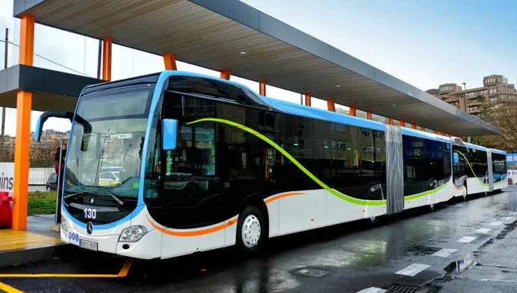 Autob&uacute;s en el Intercambiador de Valdecilla