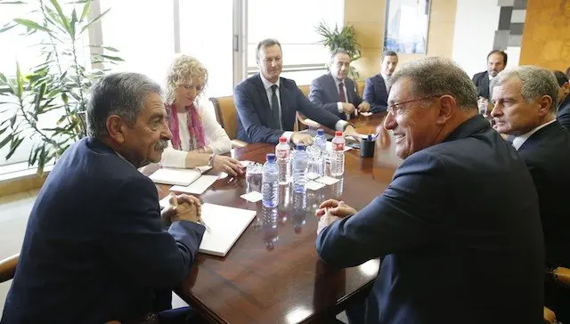 Reuni&oacute;n Gobierno de Cantabria y Solvay