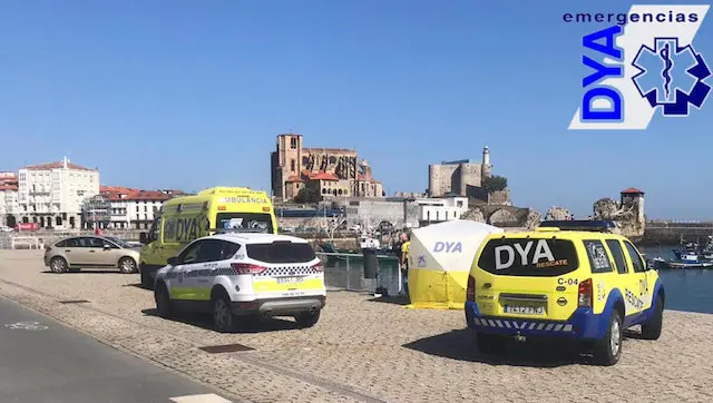 El fallecido fue trasladado al puerto de Castro Urdiales. Foto- Dya Cantabria
