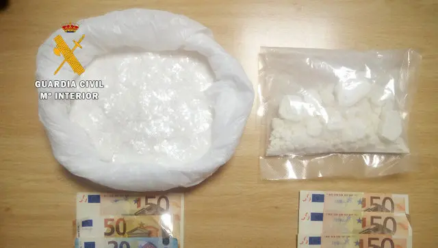 Material y dinero incautado al vecino de Castro Urdiales