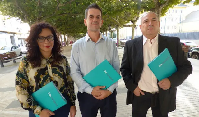 Ejecutiva de OlaCantabria Torrelavega con Diego Haya en el centro