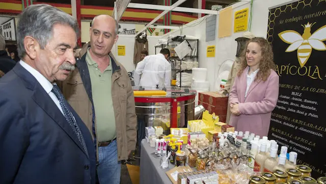 El presidente de Cantabria, Miguel &Aacute;ngel Revilla, en la inauguraci&oacute;n de la X Feria Nacional de Apicultura