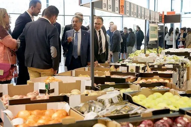 Revilla inaugura el segundo Lidl de Torrelavega