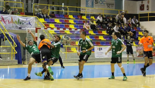 Un instante del partido | Foto- Pepe Oliver