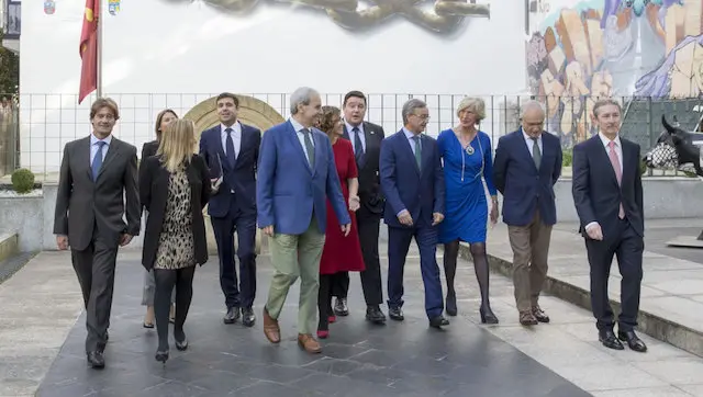 El consejero de Presidencia y Justicia, Rafael de la Sierra, con su equipo