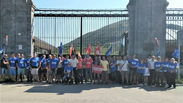 Funcionarios de El Dueso bloquean las entradas al penal