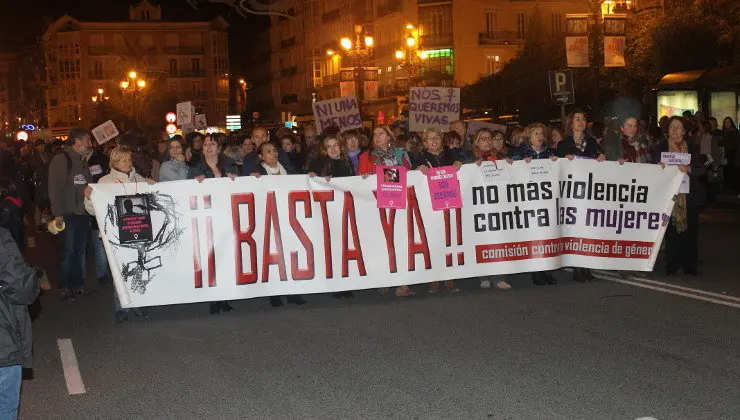Imagen de archivo de la manifestaci&oacute;n contra la violencia de g&eacute;nero por las calles de Santander