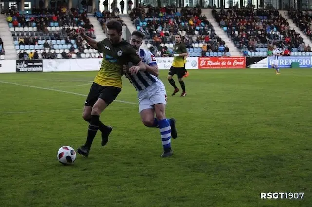 Gimn&aacute;stica de Torrelavega y Langreo en el partido de hoy | Foto- @RSGimnastica