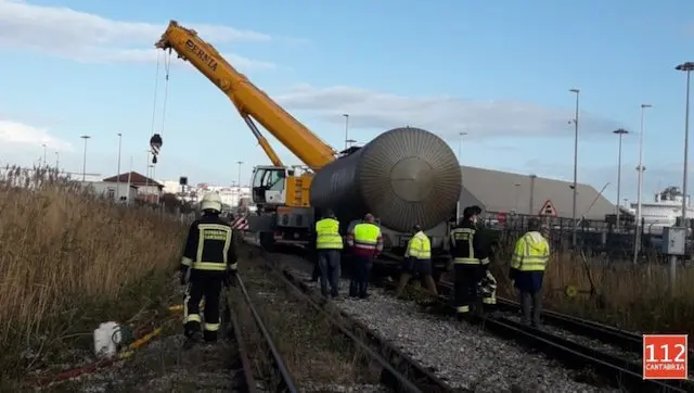 Vag&oacute;n descarrilado. Foto- @112Cantabria