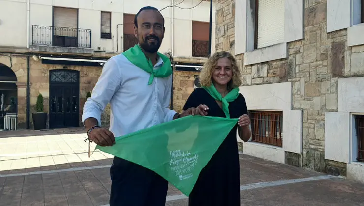 EuropaPress_2312343_Nota_Rp_Fiestas_Virgen_Grande_2019_(Reparto_10_000_Pa&ntilde;uelos)