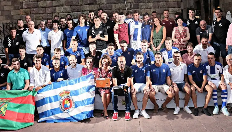 EuropaPress_2313687_Presentaci&oacute;n_de_la_Real_Sociedad_Gimn&aacute;stica_y_el_Club_Balonmano_Torrelavega