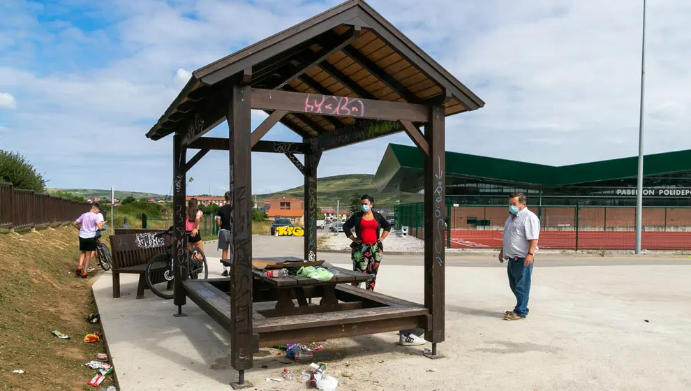 Da&ntilde;os causados en el parque de Requejada
