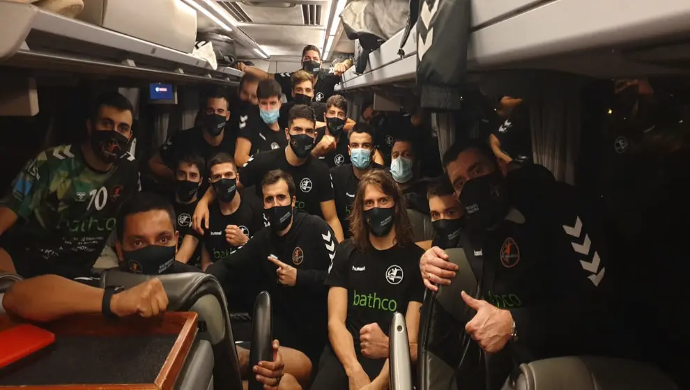 Imagen del equipo despu&eacute;s de la victoria 7 Foto: Comunicaci&oacute;n Torrebalonmano