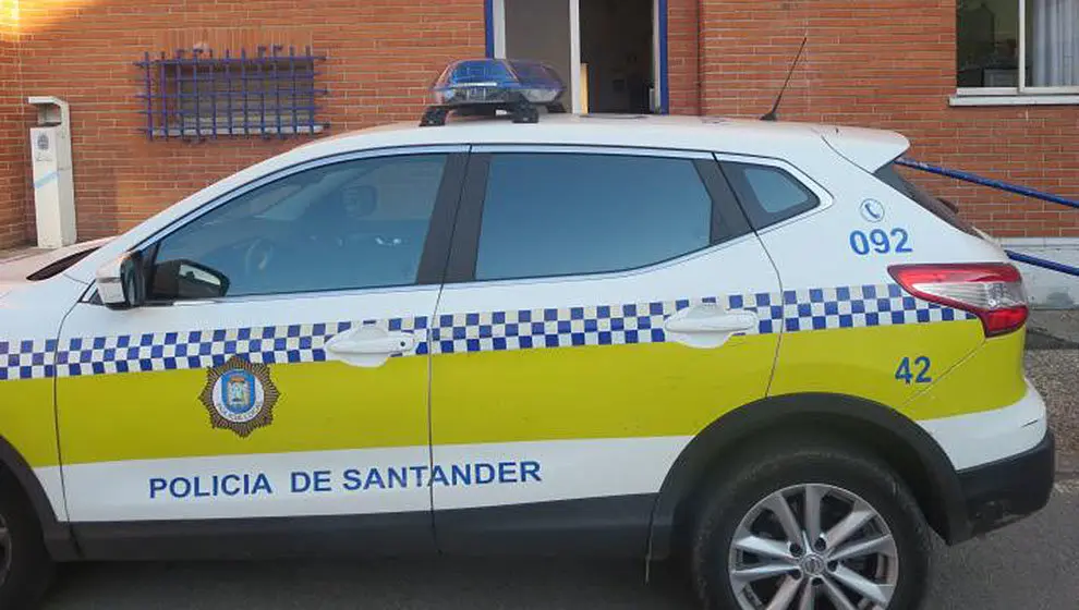 Coche de la Polic&iacute;a Local de Santander