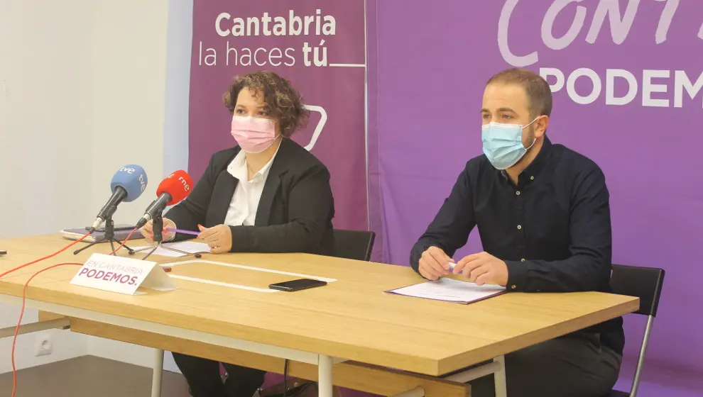 La secretaria de Organizaci&oacute;n de Podemos Cantabria, Mercedes Gonz&aacute;lez, y el Coordinador Auton&oacute;mico, Luis del Pi&ntilde;al | Foto: edc