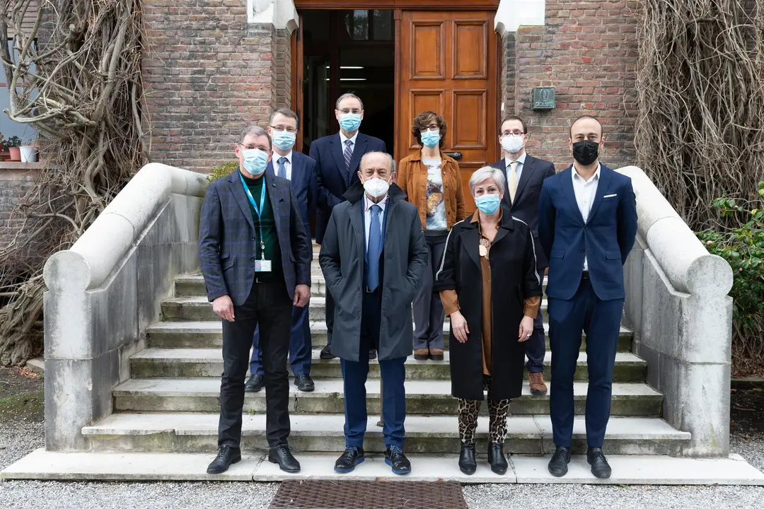 El Consejero De Industria, Turismo, Innovación, Transporte Y Comercio, Javier López Marcano, durante la visita a las instalaciones de Solvay