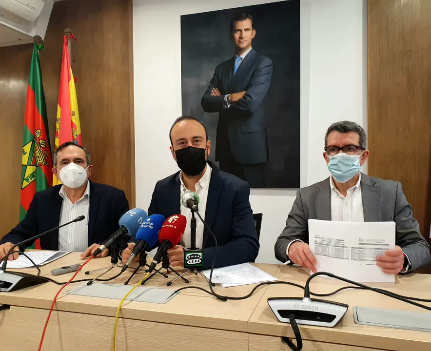 Cruz Viadero, L&oacute;pez Estrada y P&eacute;rez Noriega en la rueda de prensa de la presentaci&oacute;n del presupuesto