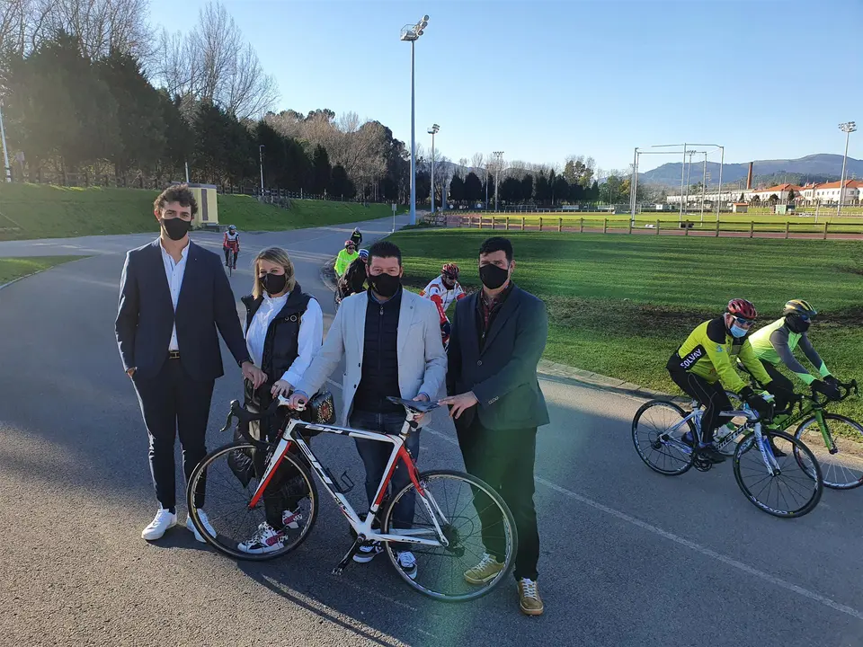 Los concejales en el velódromo Óscar Freire