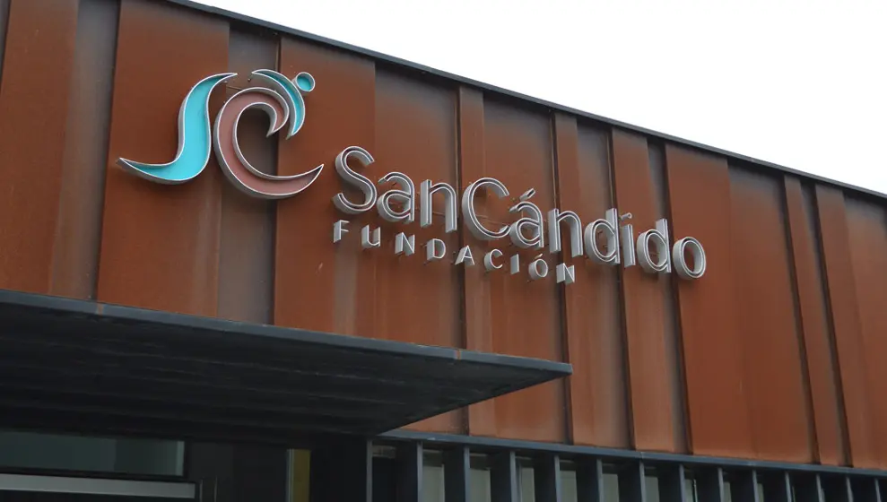 Fachada y logo de la Fundación San Cándido
