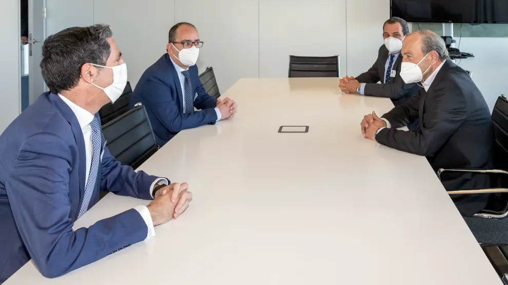 El consejero de Industria, Turismo, Innovación, Transporte y Comercio, Javier López Marcano, recibe al presidente de la Cámara de Comercio de Torrelavega, Carlos Augusto Carrasco