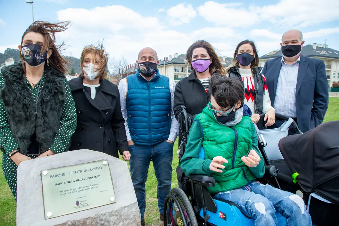 EuropaPress_3588165_placa_conmemorativa_parque_garoja_nombre_exconsejero_rafael_sierra