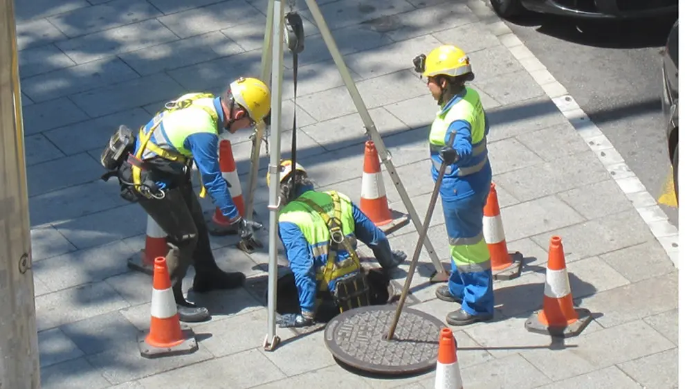 TRABAJADORES DEL ALCANTARILLADO Y DIRECCI&Atilde;&ldquo;N DE FCC LLEGAN A UN PRINCIPIO DE ACUERDO PARA EL CONVENIO COLECTIVO



Trabajadores del alcantarillado y direcci&Atilde;&sup3;n de FCC llegan a un principio de acuerdo para el convenio colectivo.
La direcci&Atilde;&sup3;n de empresa de FCC, S.A. y la representaci&Atilde;&sup3;n legal de los trabajadores de la contrata del alcantarillado han llegado en la ma&Atilde;&plusmn;ana de hoy a un principio de acuerdo que se materializar&Atilde;&iexcl; en la firma de un convenio colectivo.

  (Foto de ARCHIVO)



2/13/2018