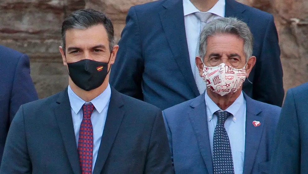 El presidente de España, Pedro Sánchez, y el presidente autonómico, Miguel Ángel Revilla | Foto- EP