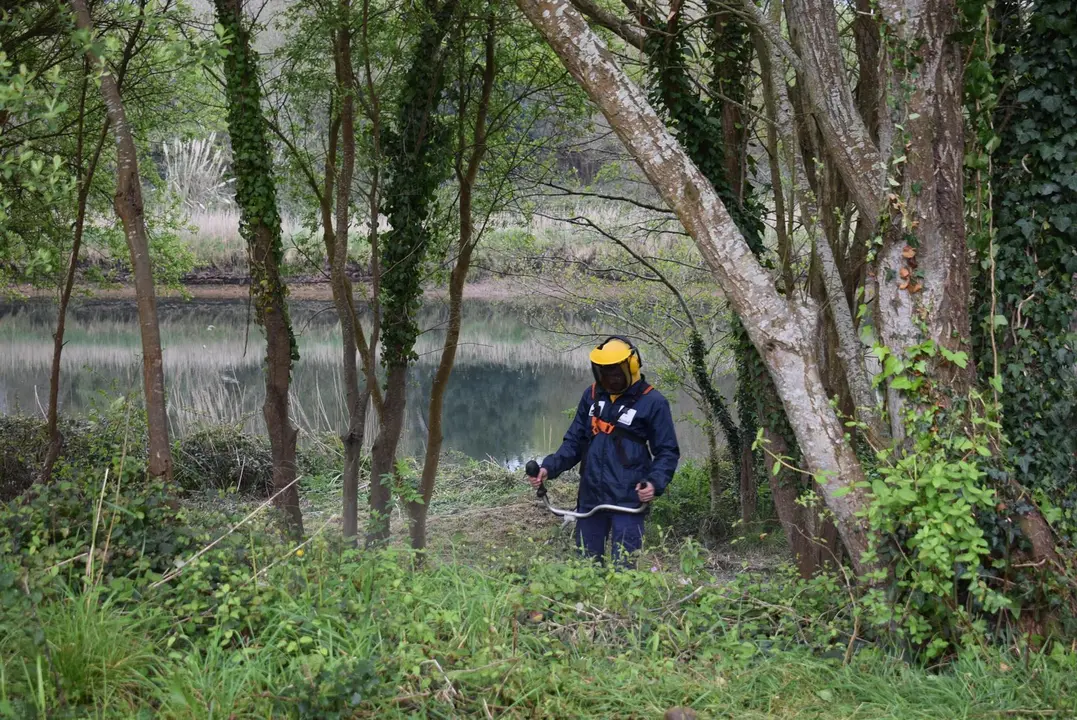 Práctias de la escuela taller de Piélagos en la senda de Boo