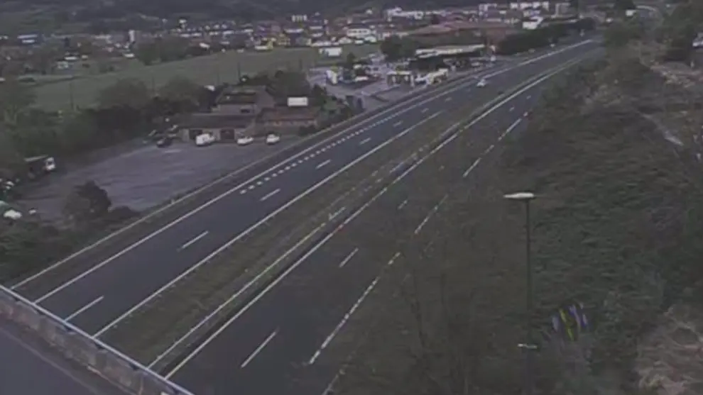 Imagen tomada por la cámara de la DGT en Los Corrales de Buelna | Foto de archivo