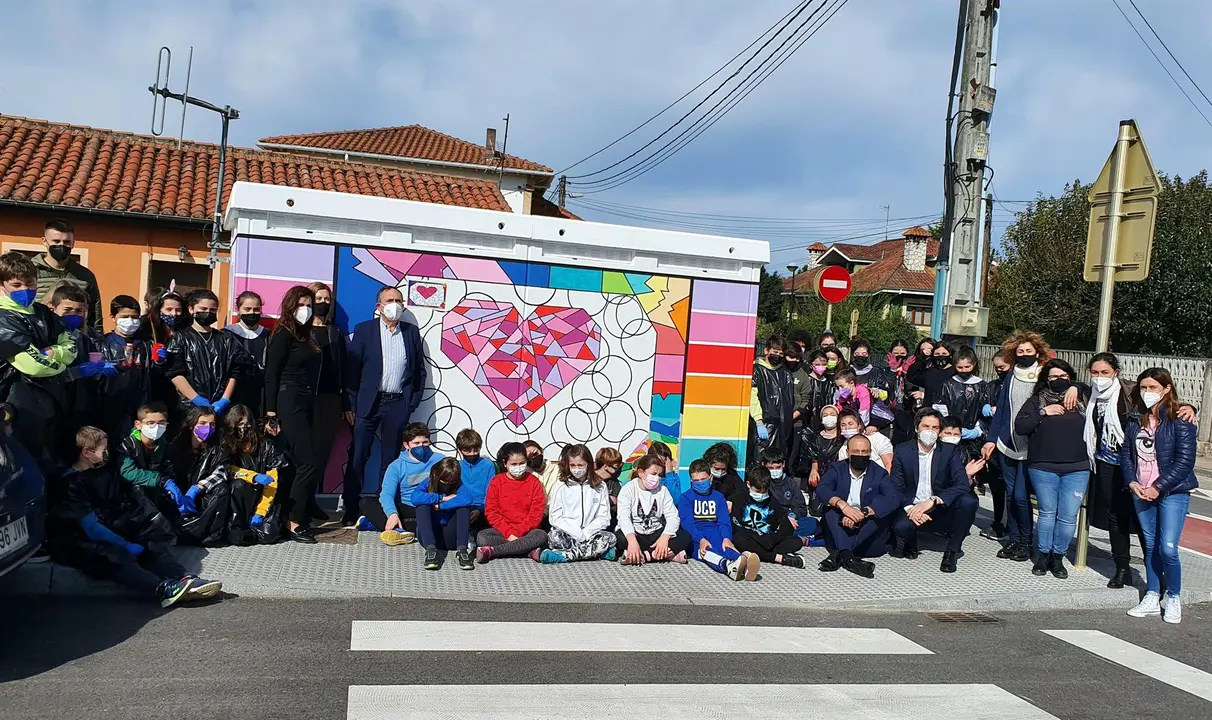 Los escolares torrelaveguenses decoran los cuadros eléctricos del municipio
