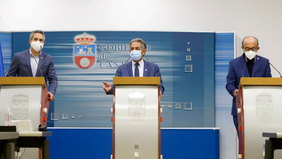 Zuloaga, Revilla y Marcano, durante una rueda de prensa