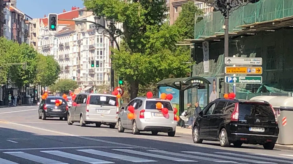 Caravana de vehículos en Santander en contra de la %22externalización%22 de servicios en el ICASS