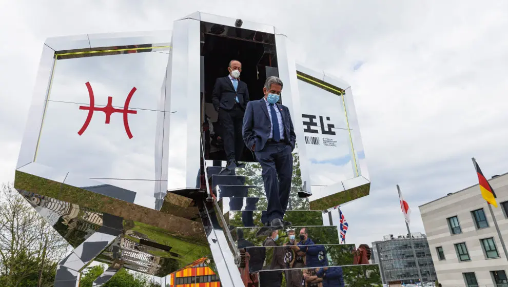 El presidente de Cantabria, Miguel Ángel Revilla, y el consejero de Industria, Turismo, Innovación, Transporte y Comercio, Javier López Marcano, en la inauguración de la Casa del Futuro de Astroland