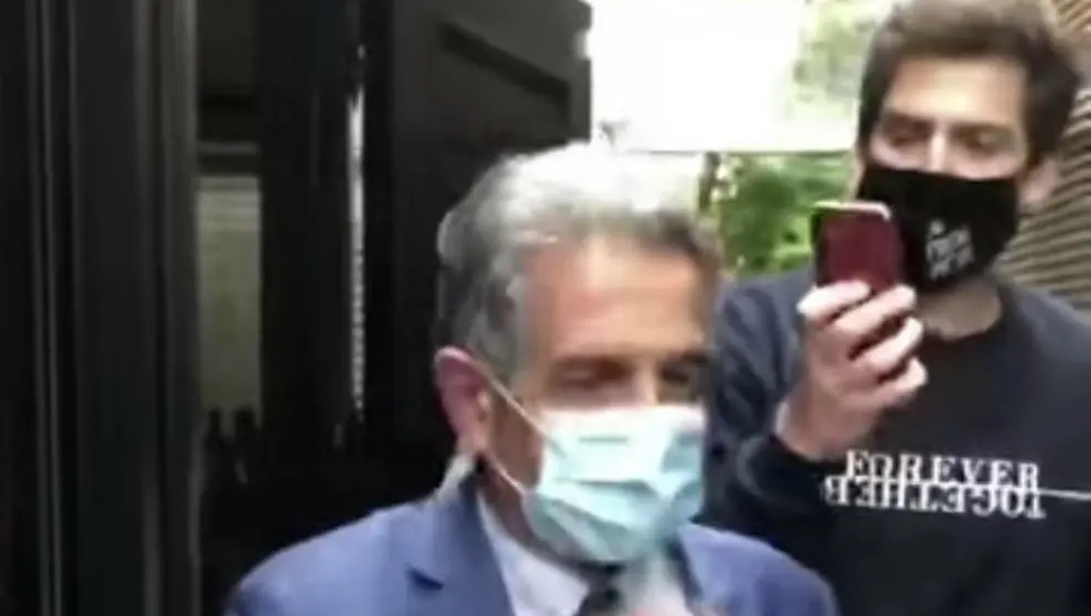 Imagen difundida en redes sociales del presidente de Cantabria, Miguel Ángel Revilla, que ha denunciado un escrache
