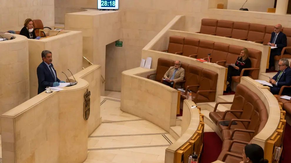 El presidente de Cantabria, Miguel Ángel Revilla, en una comparecencia en el Parlamento de Cantabria