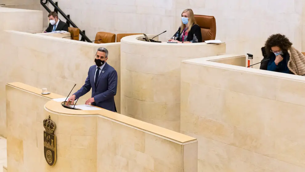 El vicepresidente regional, Pablo Zuloaga, en la Comisión de Cultura del Parlamento