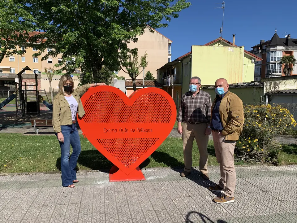 Contenedores con forma de coraz&oacute;n en Pi&eacute;lagos