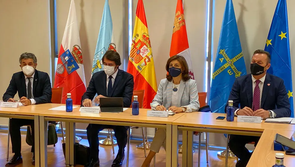 Los consejeros de Castilla y León, Galicia, Asturias y Cantabria durante la comparecencia